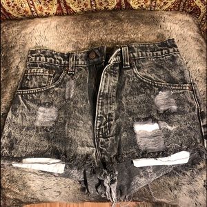 80s/90s black acid wash Levi’s 550 jean shorts